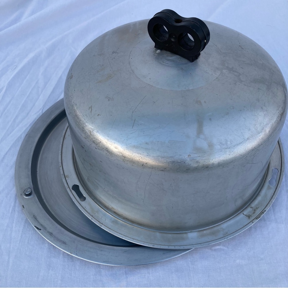 Vintage Cake Tin by Regal Ware, Metal Cake Carrier